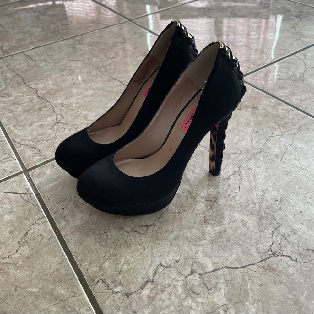 BETSEY JOHNSON  Stiletto Heels Corset Black Gold Womens Sz 9 Very Good Condition